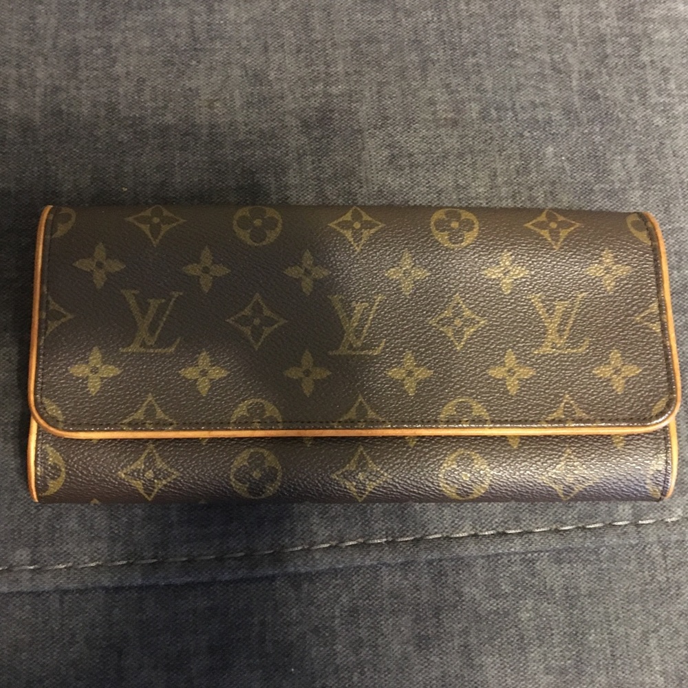 Classic Vintage Pochette LV perfect condition!!!